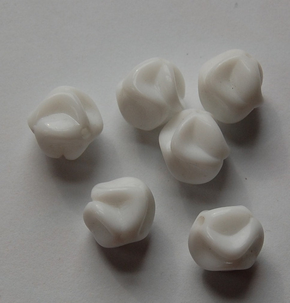 Vintage White Baroque German Glass Beads 12mm grm008
