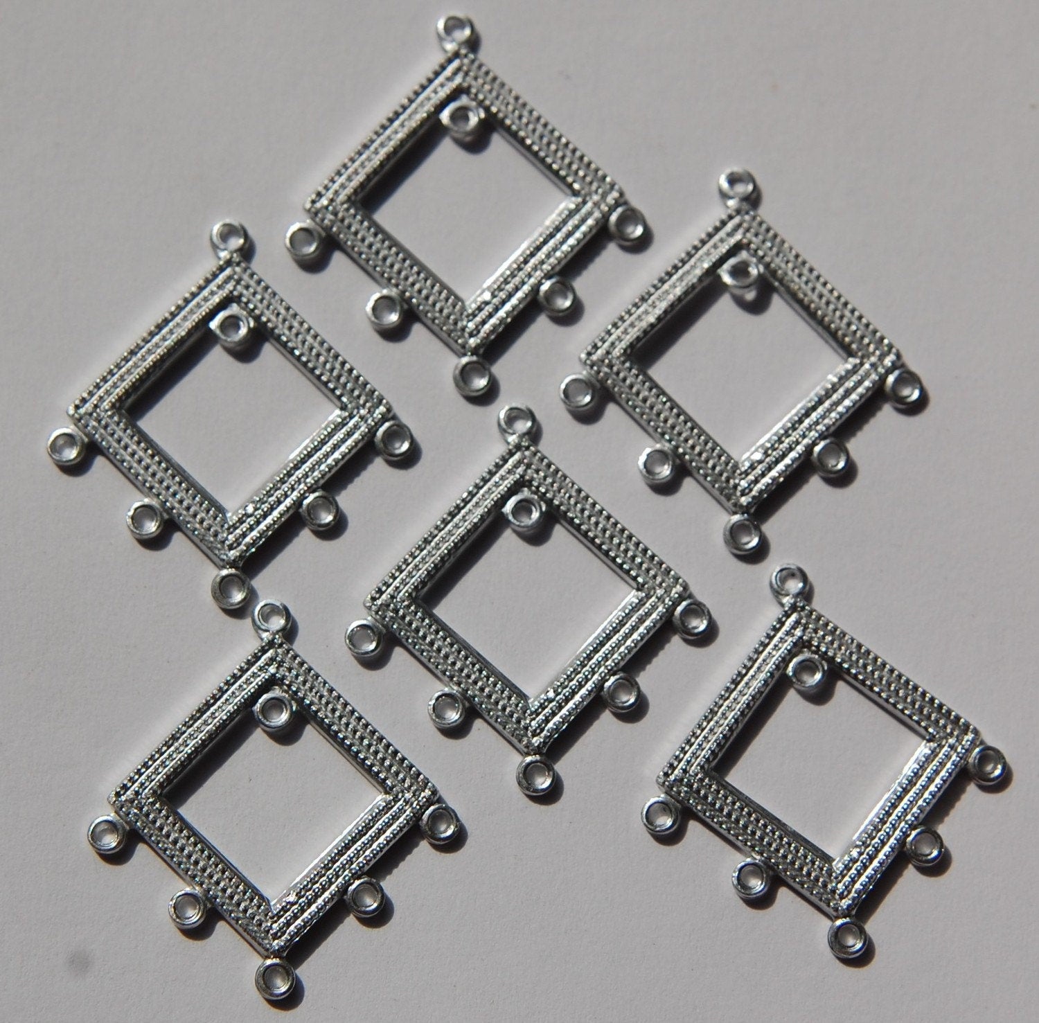 Vintage Silver Tone Metal Diamond Chandelier Pendant Drops mtl118A