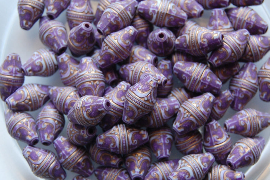 Vintage Style Lilac Purple Etched Gold Details Beads (8) bds575C
