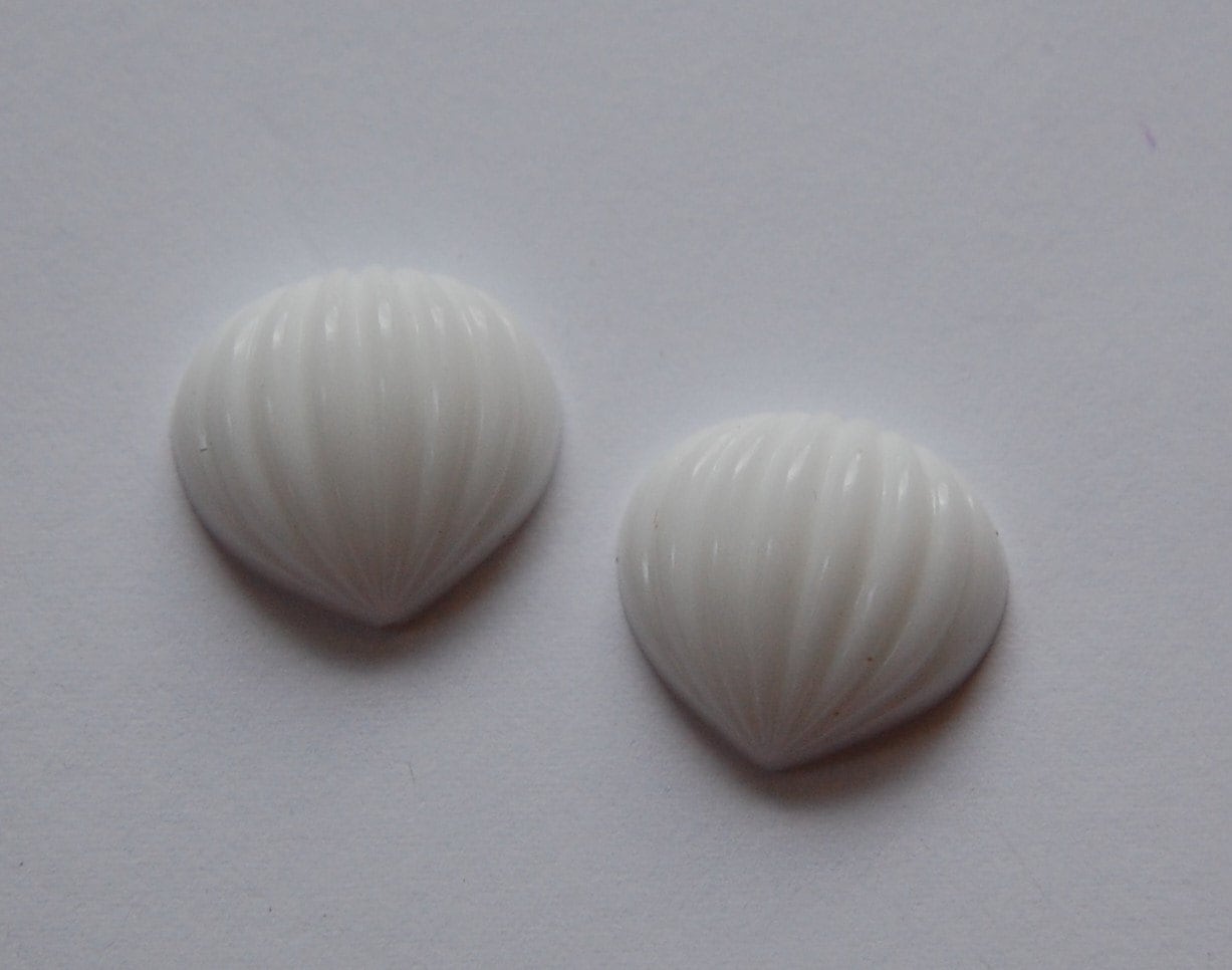 Vintage Large White Glass Ribbed Pointed Melon Cabochon cab048H