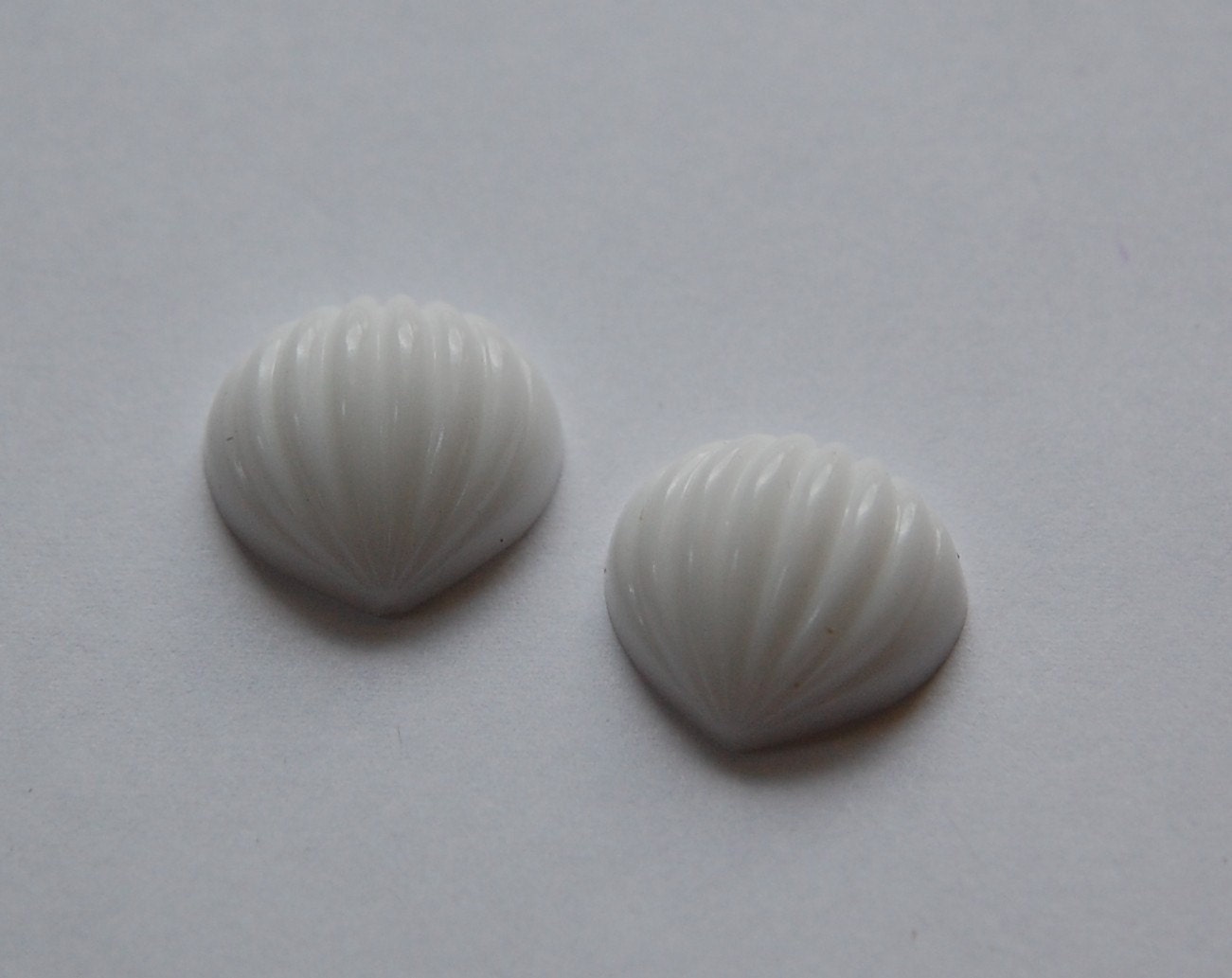 Vintage Large White Glass Ribbed Pointed Melon Cabochon cab048H