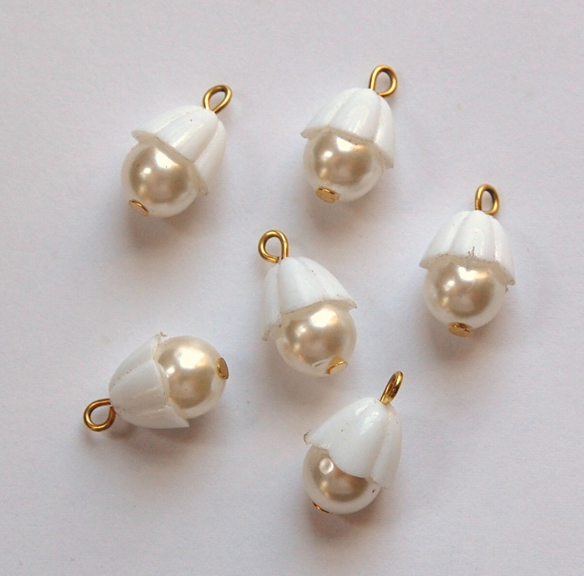 Vintage Pearl Drops with White Scalloped Bead Caps Japan drp018A