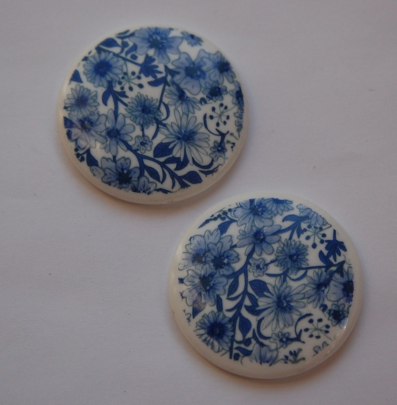Vintage Blue and White All Over Floral Plastic Cabochon 35mm (2) cab018B
