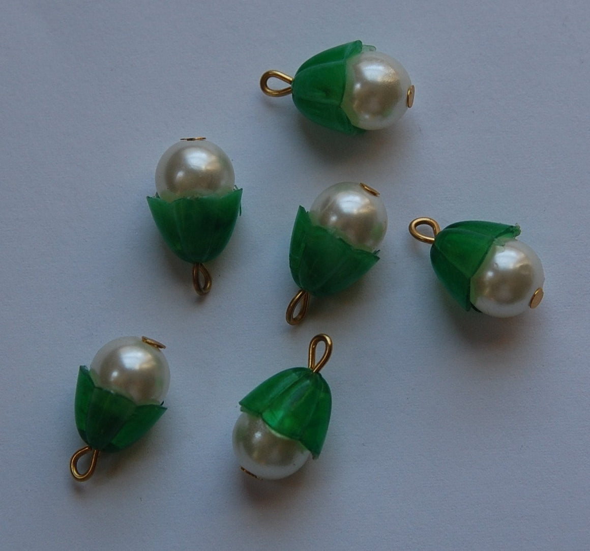 Vintage Pearl Drops with Green Scalloped Bead Caps Japan drp018