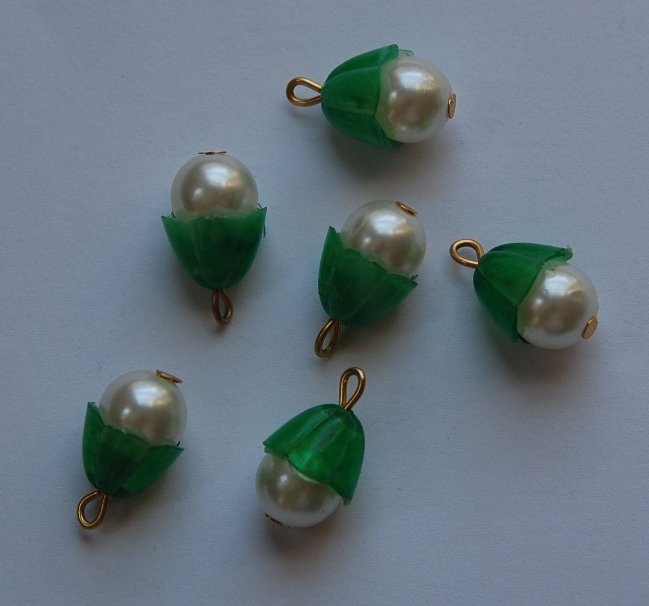 Vintage Pearl Drops with Green Scalloped Bead Caps Japan drp018