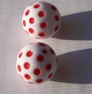 Vintage White with Red Polka Dot Lucite Beads 18mm bds436