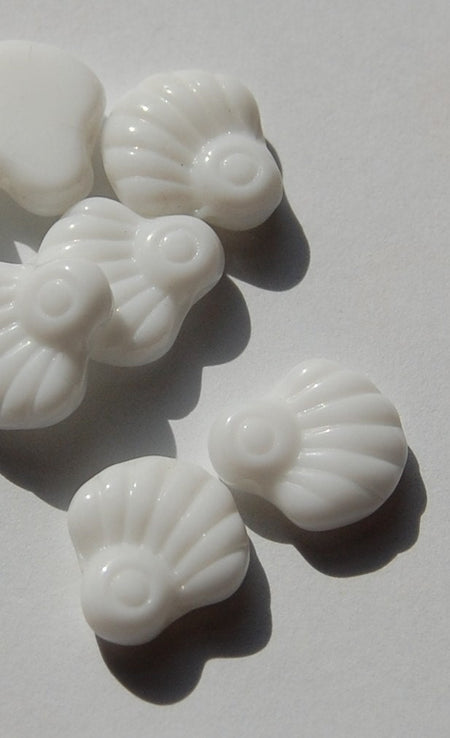 Vintage German Deco Shell or Fan Drops Beads 12mm (8) grm073