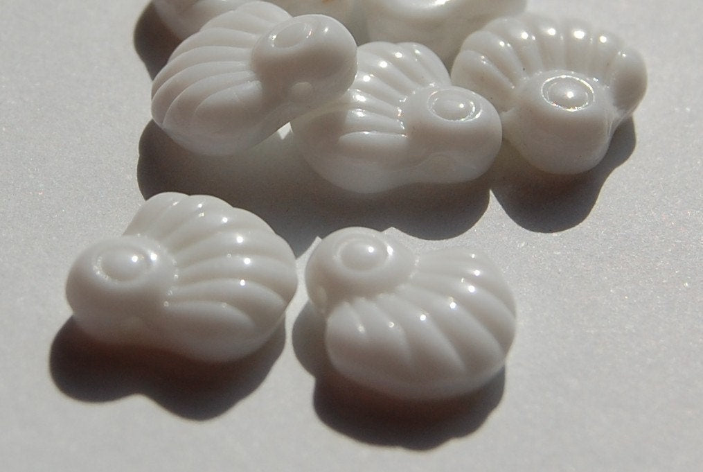 Vintage German Deco Shell or Fan Drops Beads 12mm (8) grm073