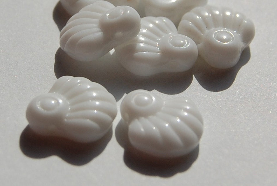Vintage German Deco Shell or Fan Drops Beads 12mm (8) grm073