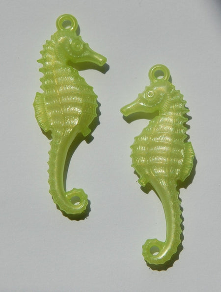 Vintage Acrylic West German Lime Green Seahorse Pendants Charms 50x17mm (2) pnd063H