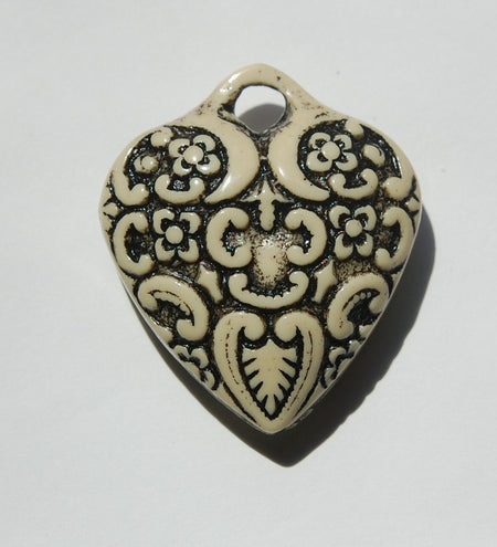 Antiqued Ivory with Black Etched Heart Pendant pnd071