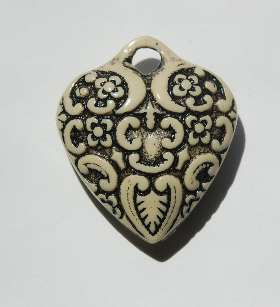 Antiqued Ivory with Black Etched Heart Pendant pnd071