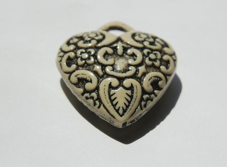 Antiqued Ivory with Black Etched Heart Pendant pnd071