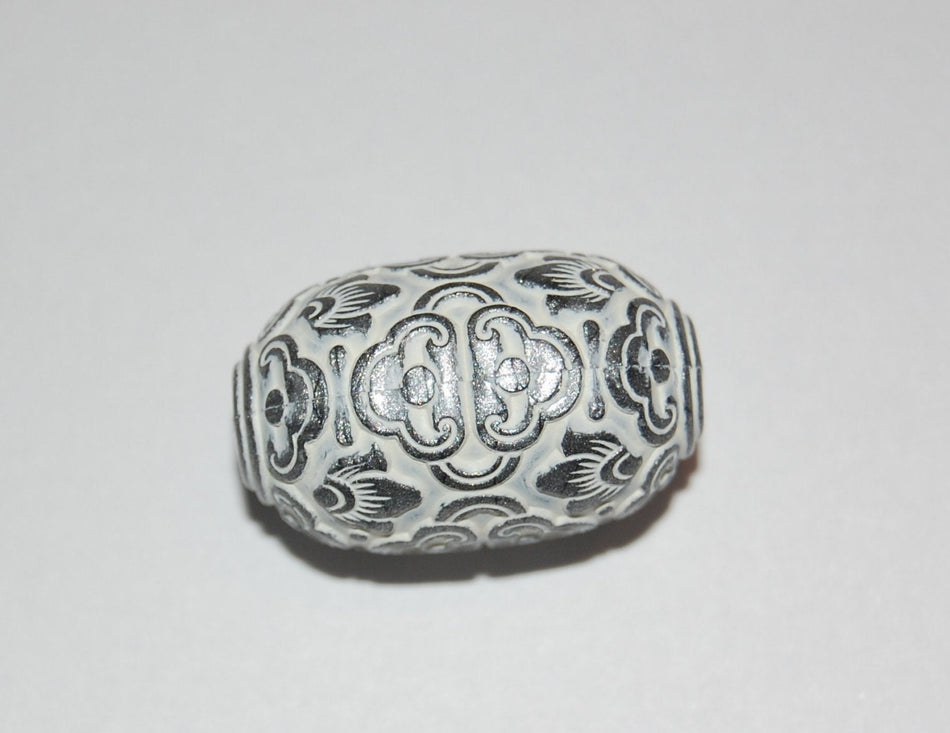 Vintage Ornate Carved Lucite Silver Grey and White Carved Lucite Focal Bead 28mmx17mm (2) bds040C