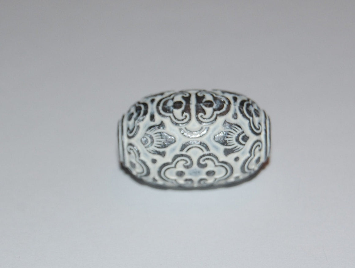 Vintage Ornate Carved Lucite Silver Grey and White Carved Lucite Focal Bead 28mmx17mm (2) bds040C