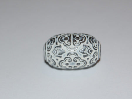 Vintage Ornate Carved Lucite Silver Grey and White Carved Lucite Focal Bead 28mmx17mm (2) bds040C