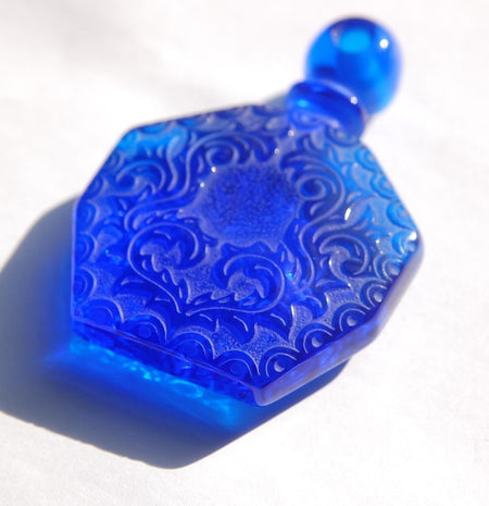 Vintage Sapphire Blue Etched Faux Perfume Bottle Pendant 55x40mm (1) pnd064F