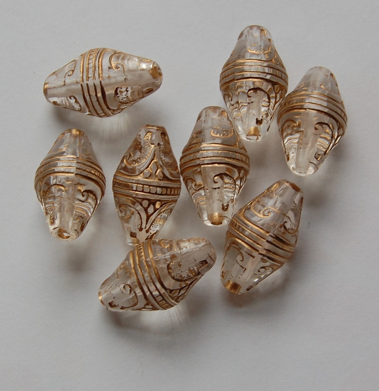 Vintage Style Acrylic Crystal Clear Etched Gold Details Beads (8) bds575A