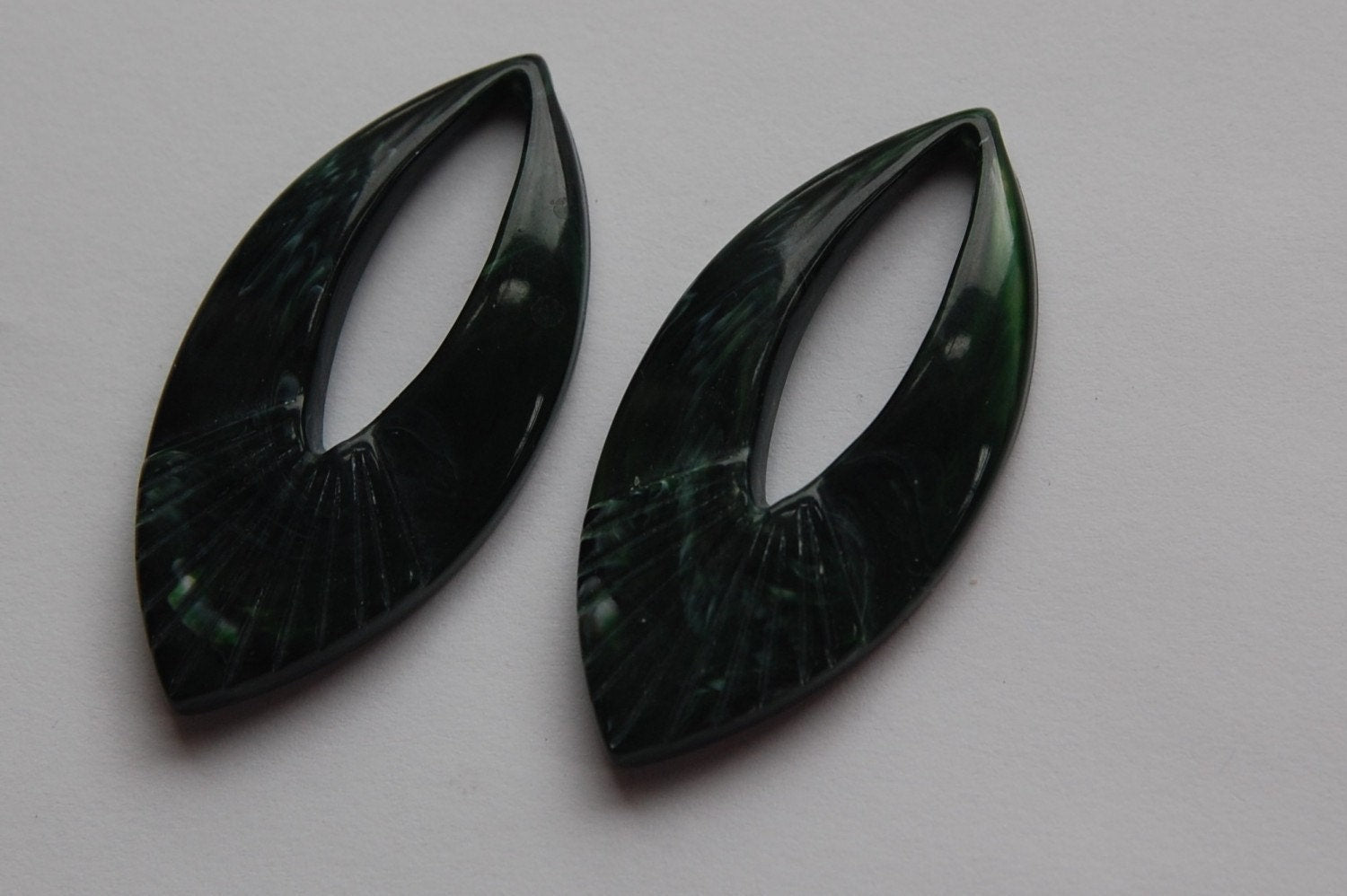 Vintage Green Marbled LuciteTeardrop Pendant Drops Italy (2) pnd019E