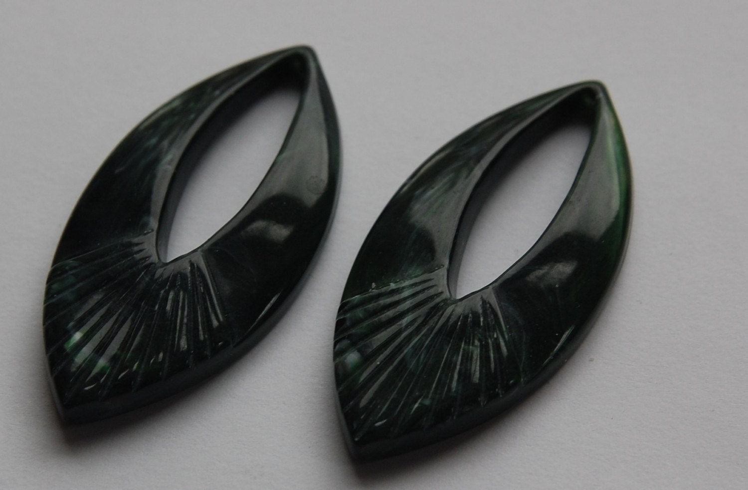 Vintage Green Marbled LuciteTeardrop Pendant Drops Italy (2) pnd019E