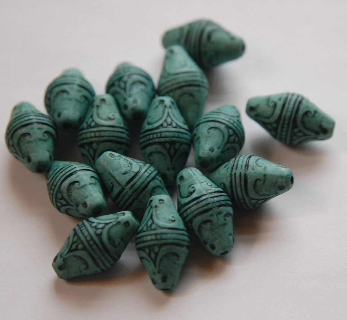 Vintage Style Turquoise Blue Etched Bicone Beads (8) bds574C