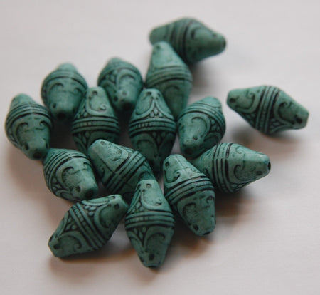Vintage Style Turquoise Blue Etched Bicone Beads (8) bds574C