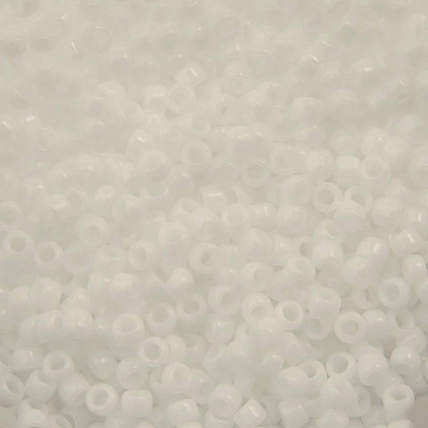 15/0 TOHO ROUND Opaque White Seed Bead (8g)