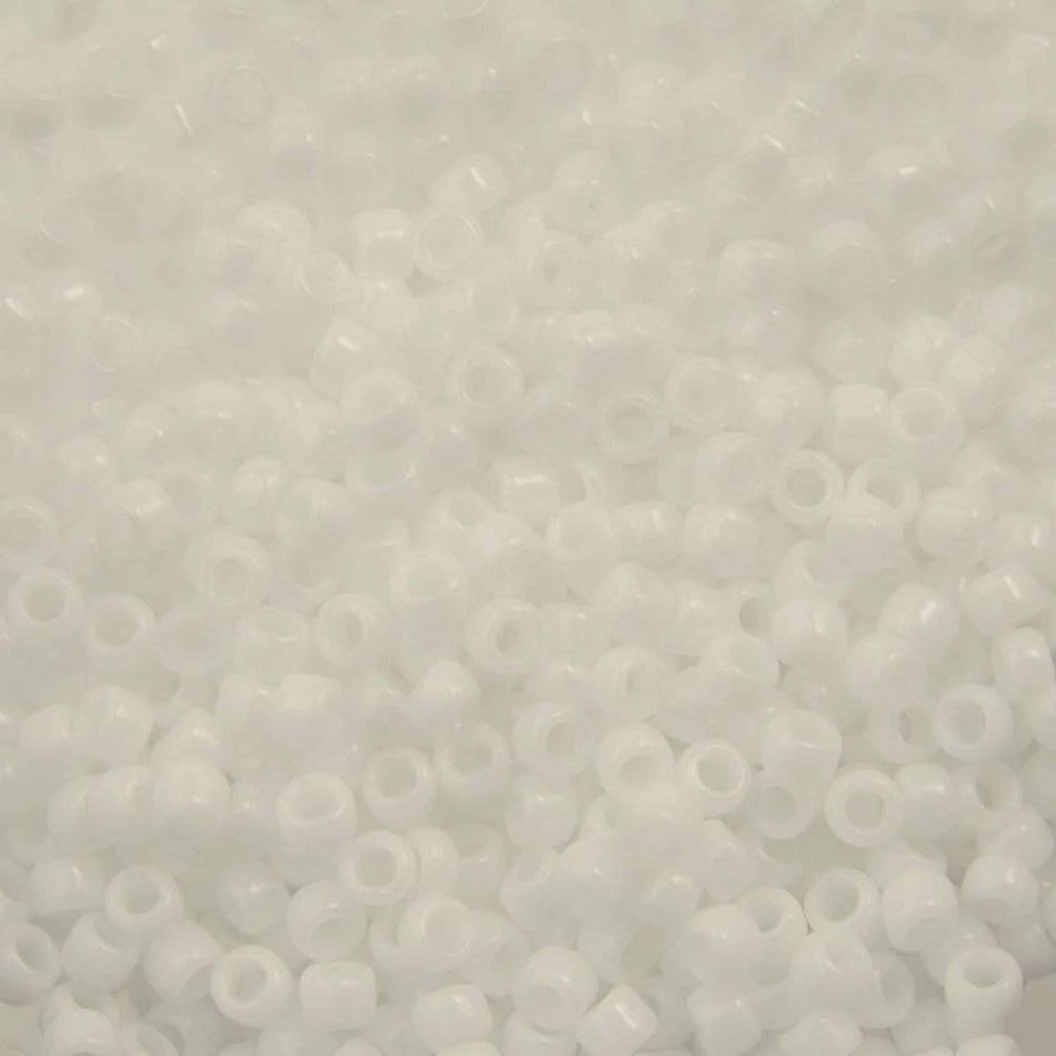 15/0 TOHO ROUND Opaque White Seed Bead (8g)
