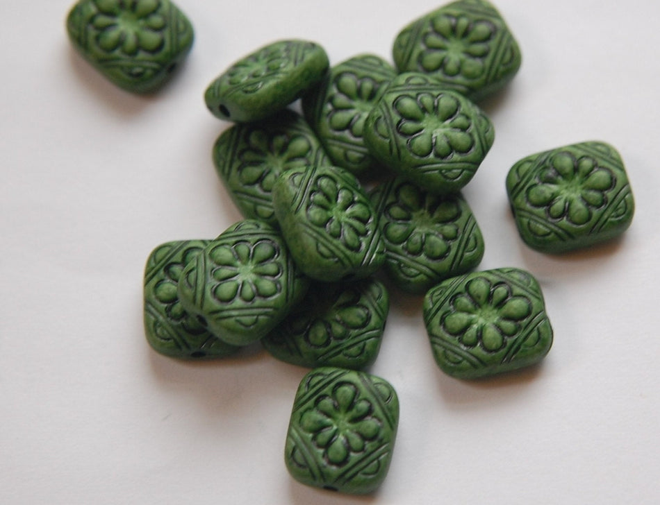 Grass Green Etched Floral Tablet Beads bds380