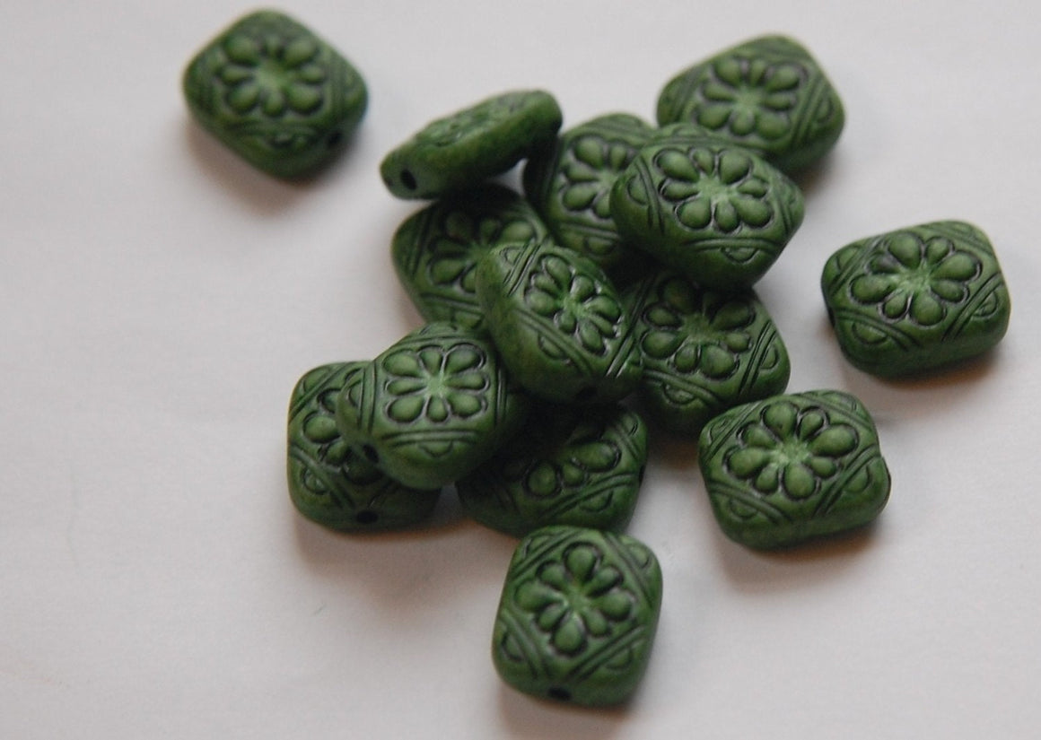 Grass Green Etched Floral Tablet Beads bds380