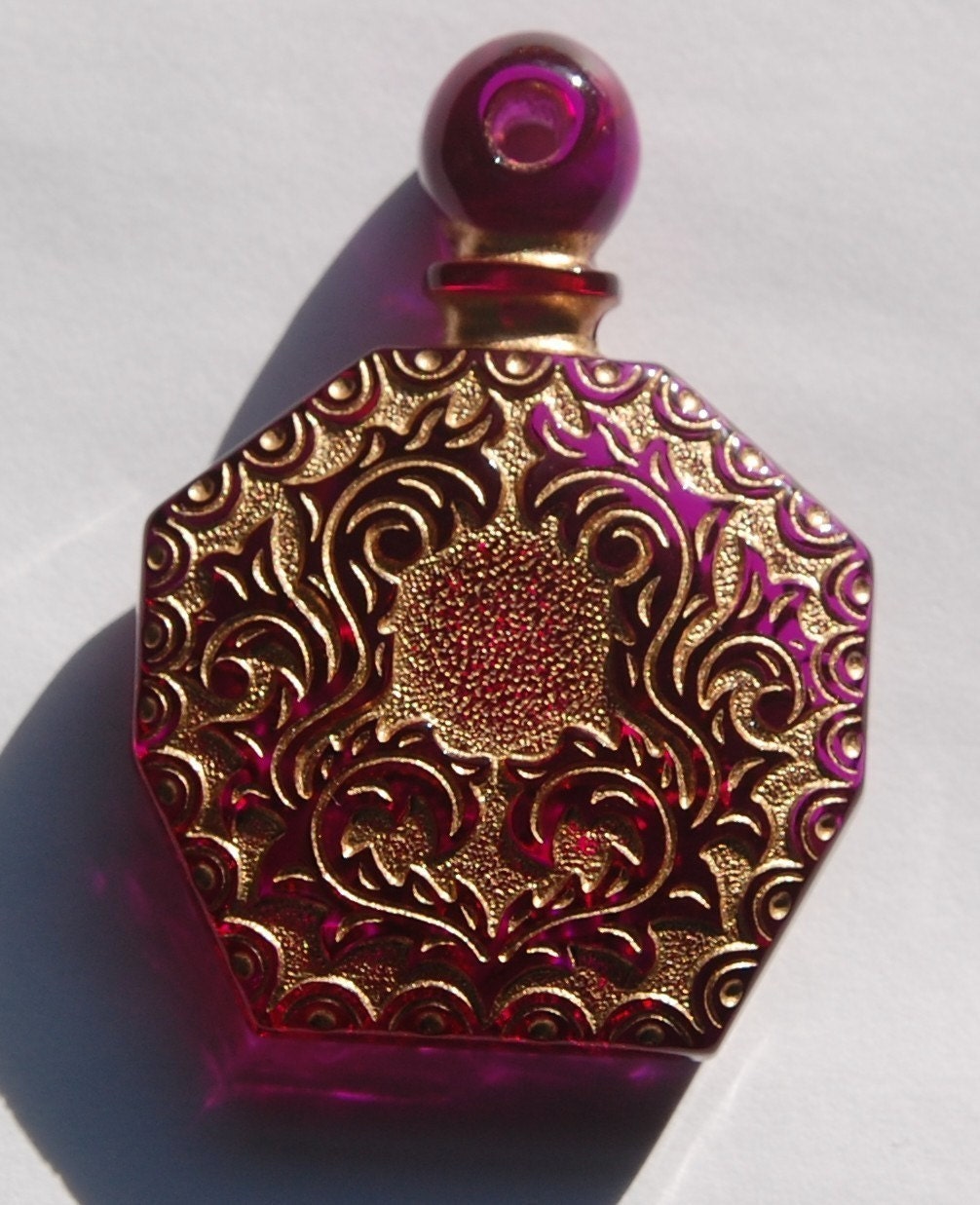 Purple Etched Faux Perfume Lucite Bottle Pendant Gold Details Vintage pnd068B