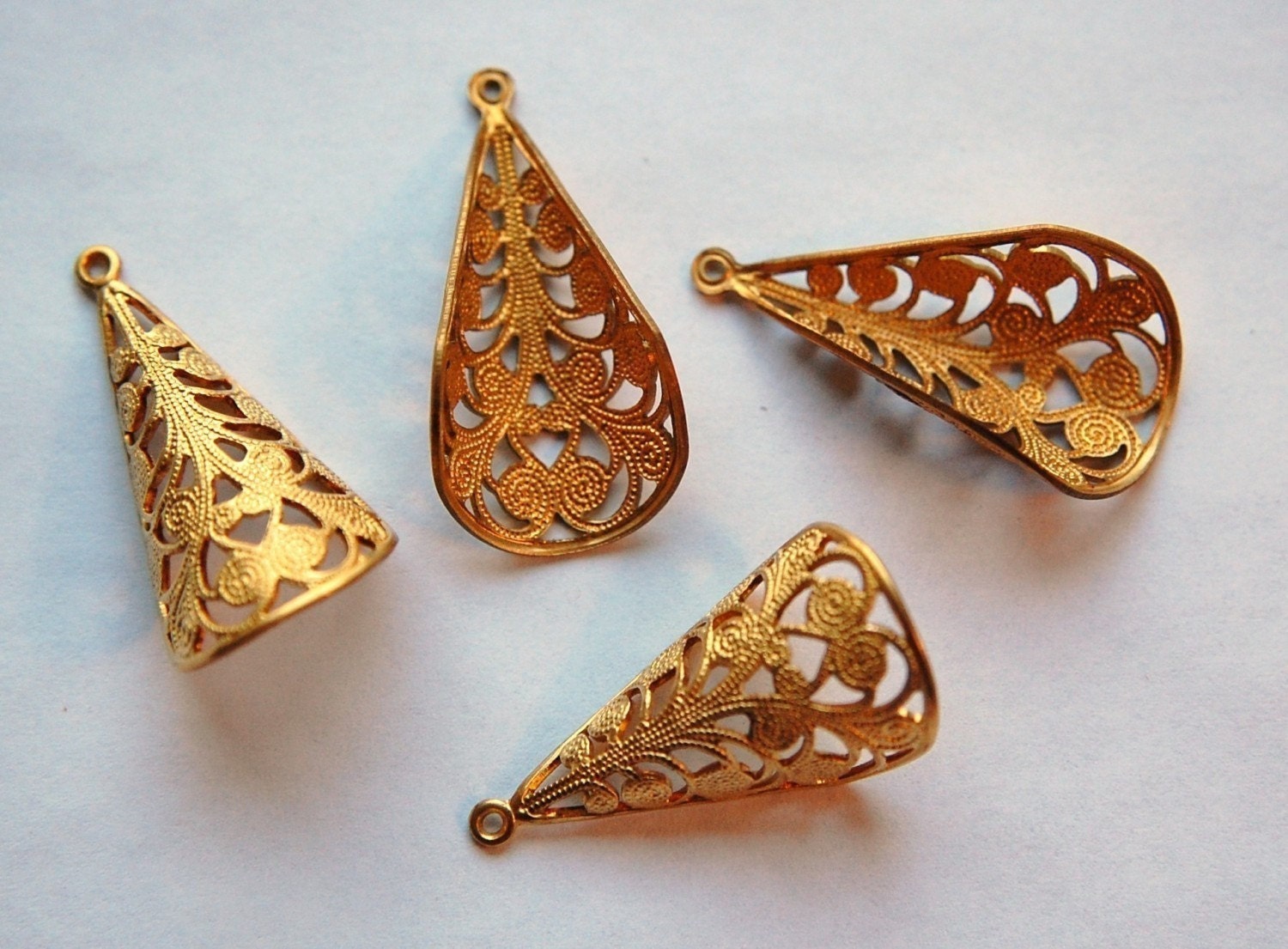 1 Loop Rounded Filigree Bead Cap or Pendant Drop (4) mtl249A
