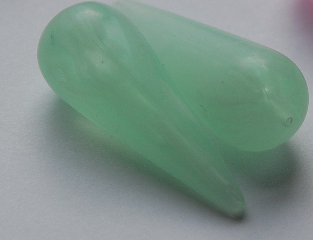 Vintage Italian Lucite Green with White Swirled Teardrop Focal Beads bds917C
