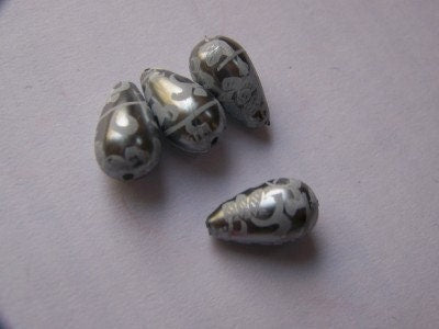 White Floral Lace on Steel Teardrop Tear Drop Beads bds145B
