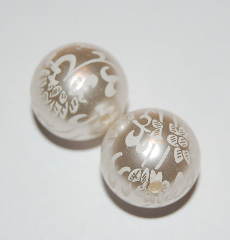 White on Cream Floral Lace Beads 18mm (2) bds149A