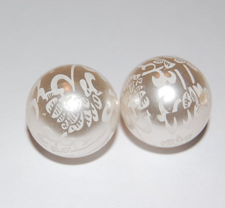 White on Cream Floral Lace Beads 18mm (2) bds149A