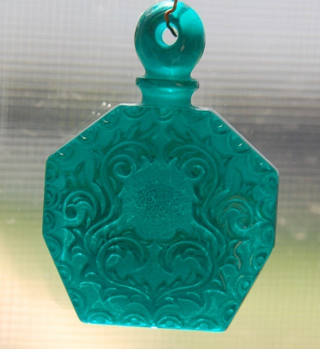 Vintge Emerald Green Etched Faux Perfume Lucite Bottle Pendant pnd064E