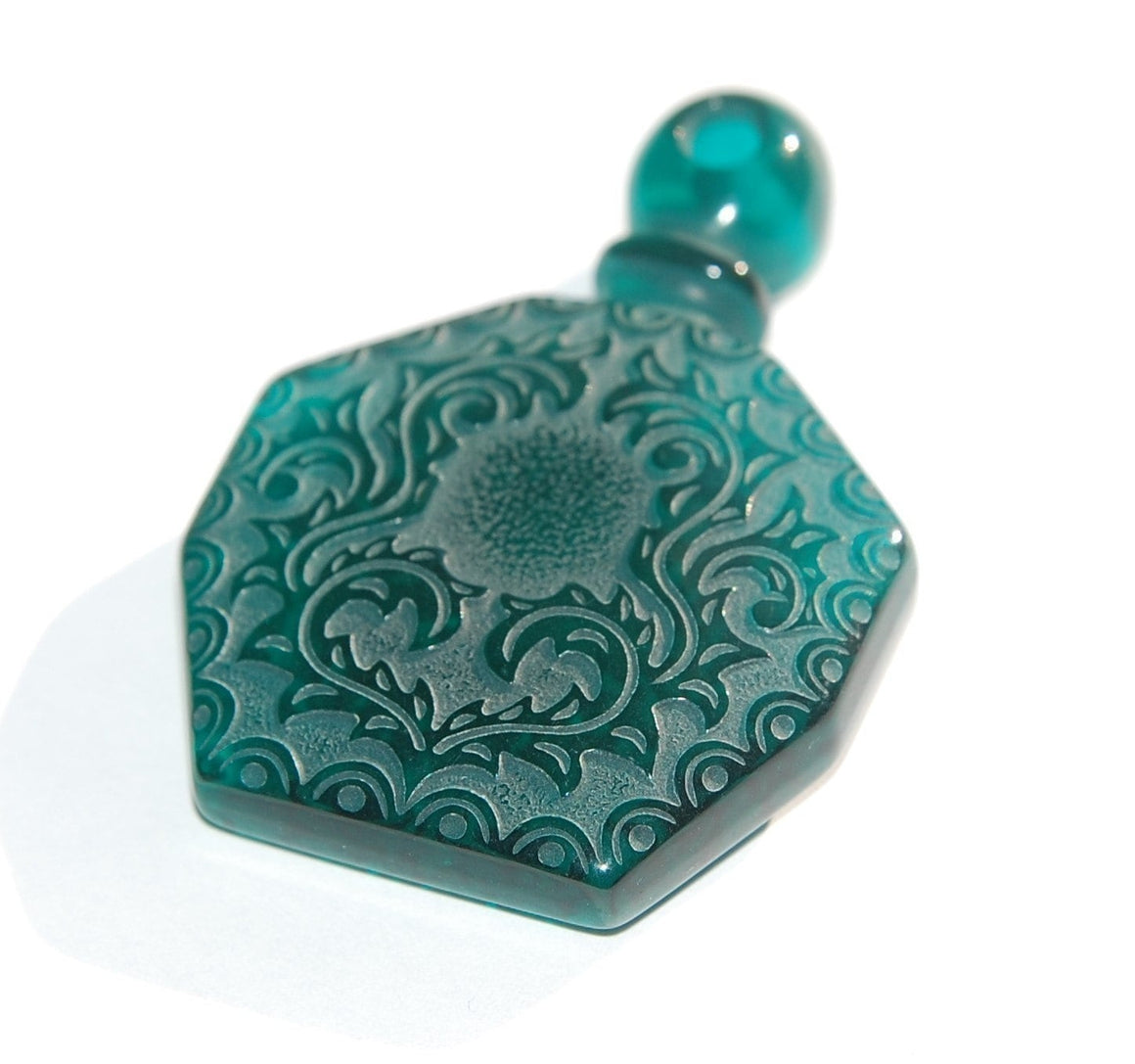 Vintge Emerald Green Etched Faux Perfume Lucite Bottle Pendant pnd064E