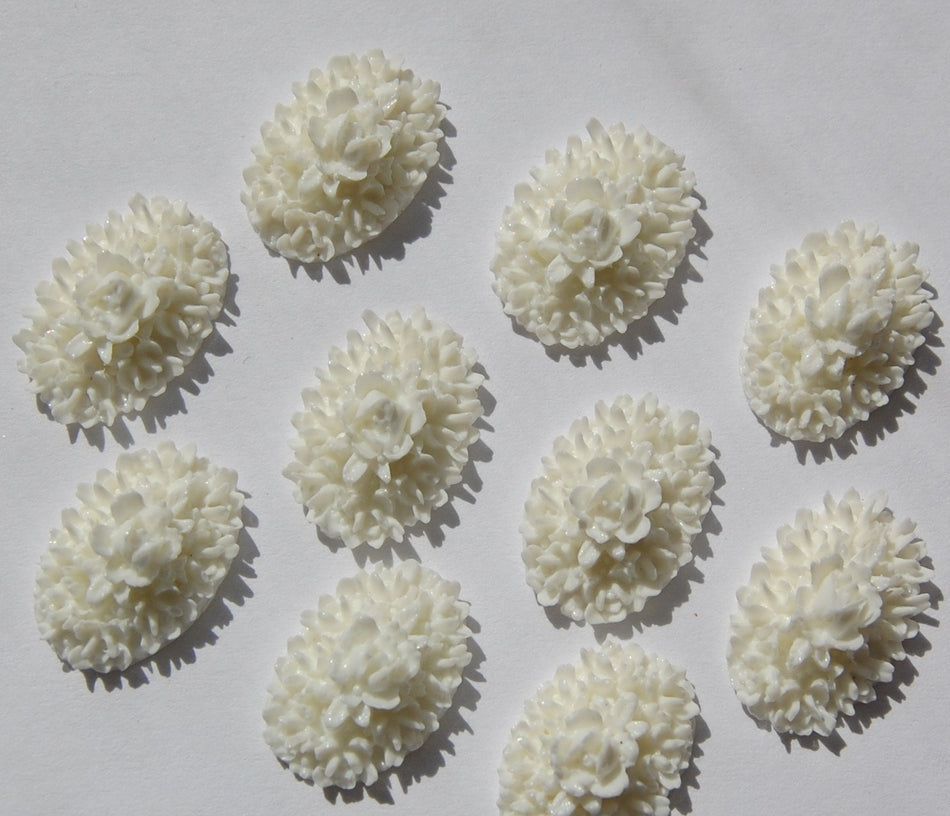 Vintage Style White Flower Cluster Cabochons 18mm x 13mm cab349C