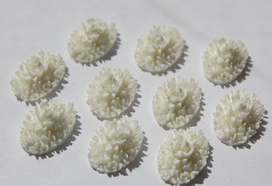 Vintage Style White Flower Cluster Cabochons 18mm x 13mm cab349C