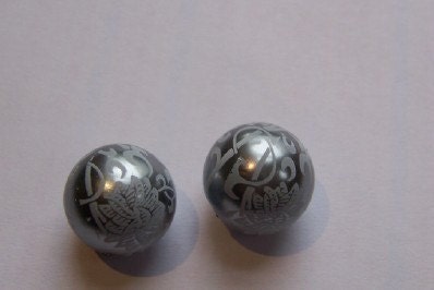 Vintage Style White on Gray Floral Lace Beads 13mm bds148B