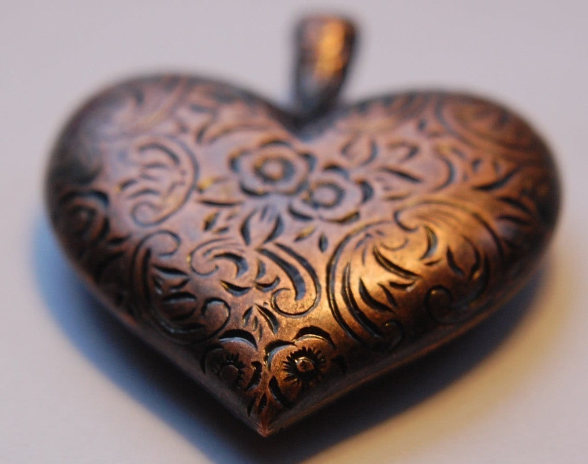 Vintage Etched Heart Pendant Copper Tone pnd060A