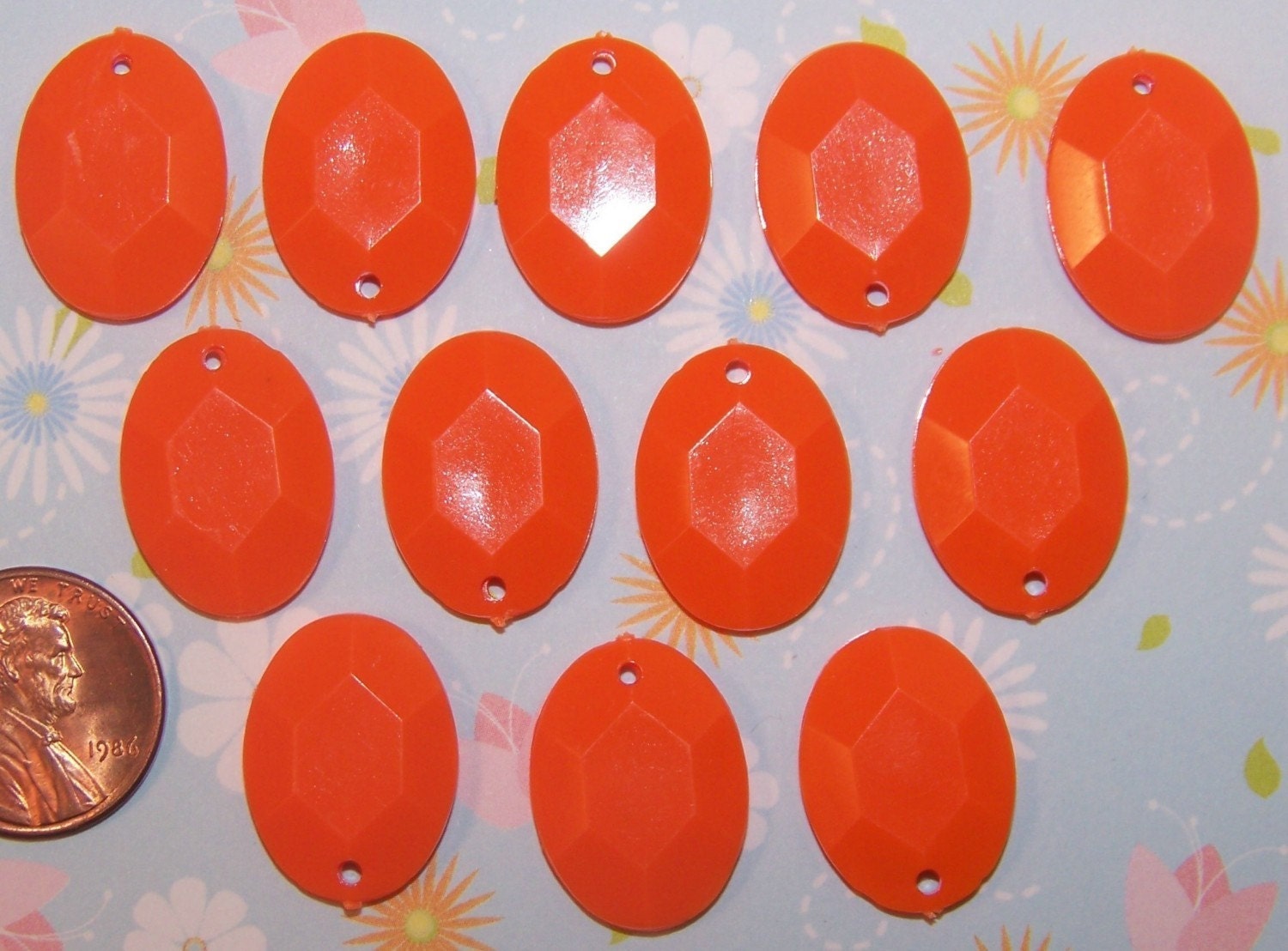Vintage Orange Plastic Faceted Oval Drops Charms bds031