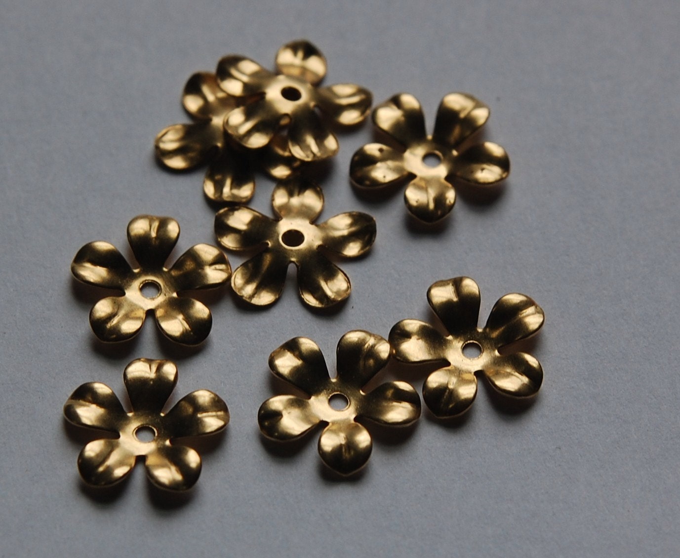 Raw Brass Cupped Flower Bead Cap 18mm (8) mtl263