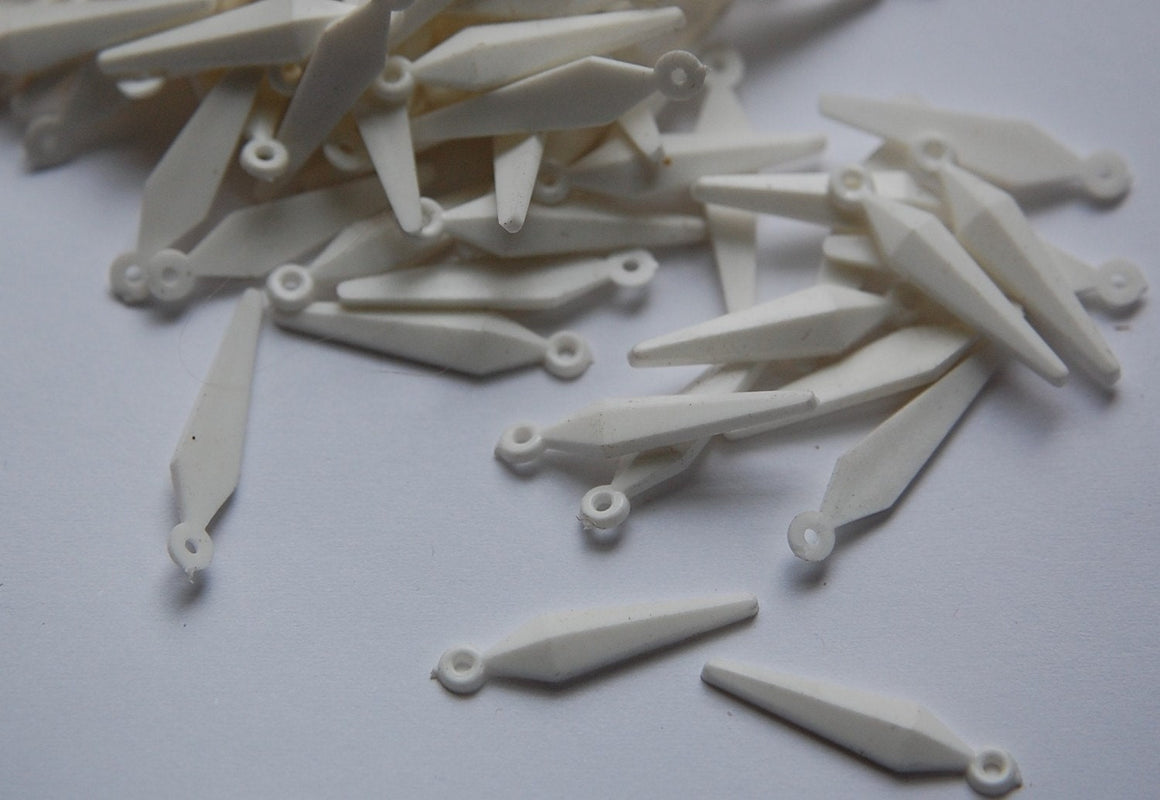 Vintage White Plastic Elongated Diamond Drops Charms chr098A