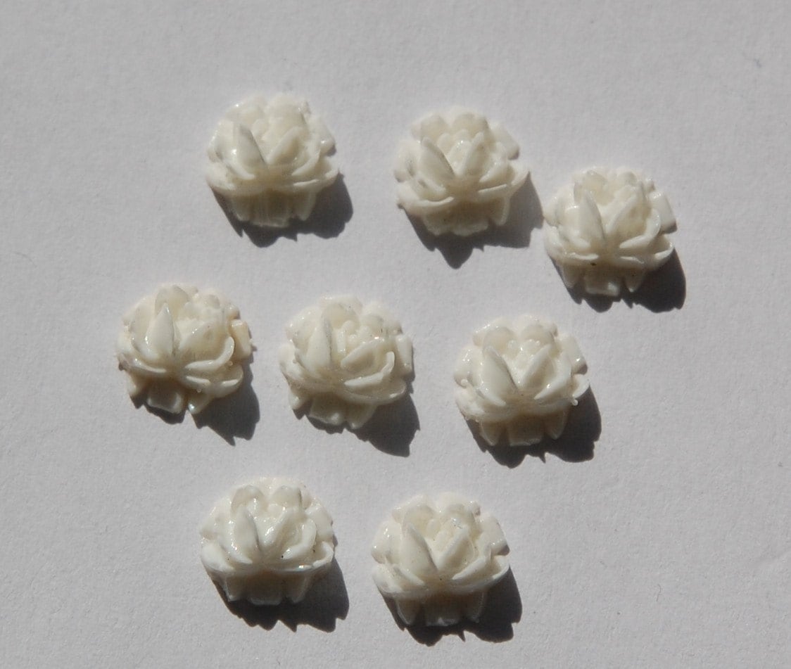 Vintage Style White Etched Flower Cabochon 6.5mm cab567A