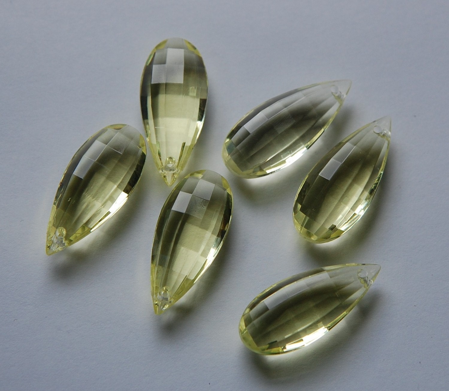 Vintage Faceted Yellow Acrylic Teardrop Pendant (6) pnd031A