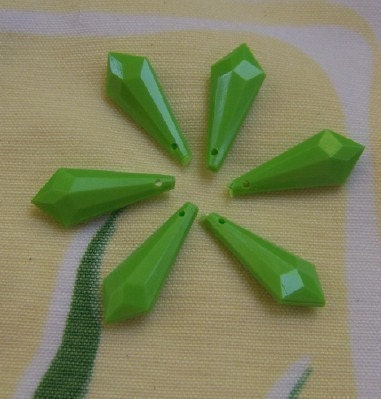 Vintage Lime Green Faceted Pointed Charms Drops Pendants bds204B