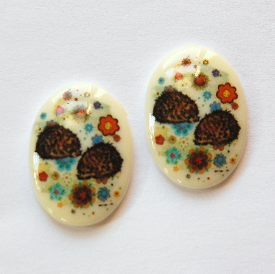 Vintage Retro Hedge Hog Cabochons 18x13mm cab745A