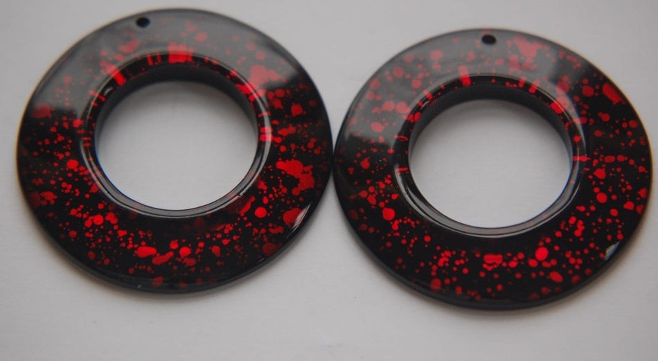 Vintage Retro Red and Black Acrylic Round Pendant Hoops (2) pnd108B